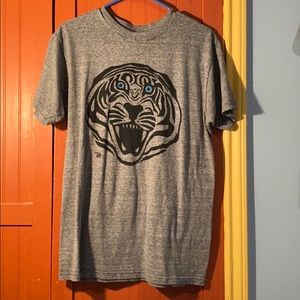 Gray tiger t shirt